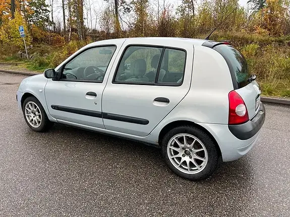 Renault Clio 2002 photo 2