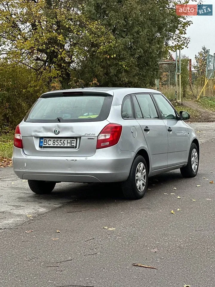 Skoda Fabia 2012 photo 5