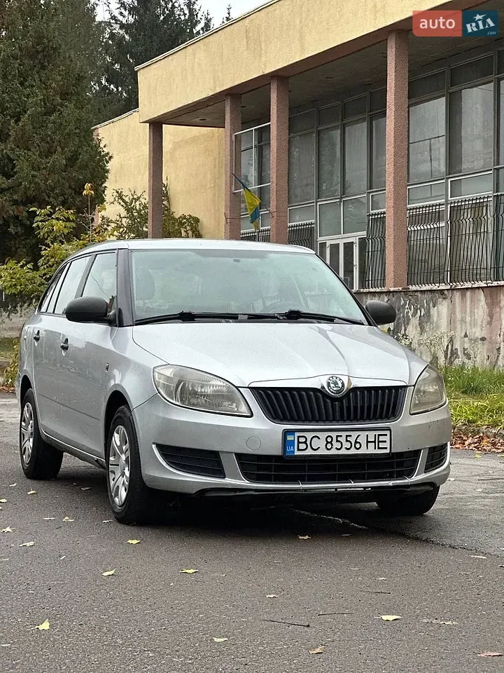 Skoda Fabia 2012 photo 2