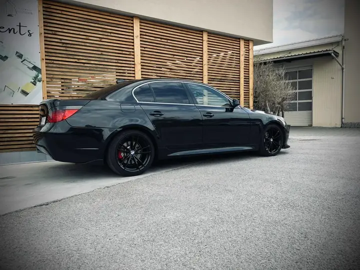 BMW 5 Series 2004 photo 2
