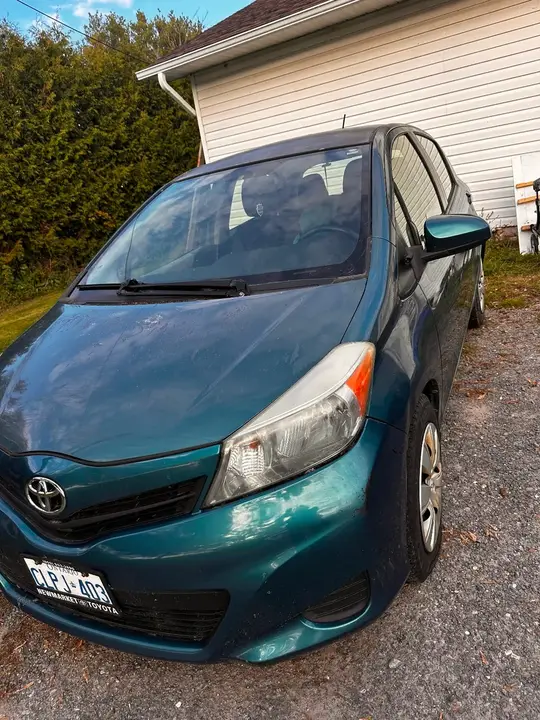 Toyota Yaris 2012 photo 2