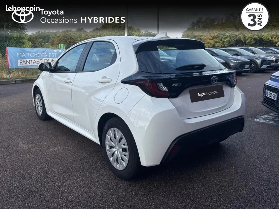 Toyota Yaris 2024 photo 2