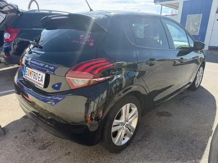 Peugeot 208 2017 photo 3