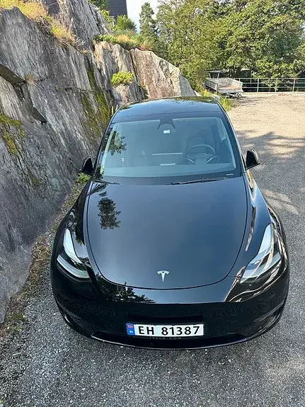 Tesla Model Y 2024 photo 2