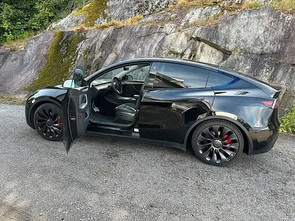 Tesla Model Y 2024 photo 5