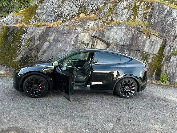 Tesla Model Y 2024 photo 3