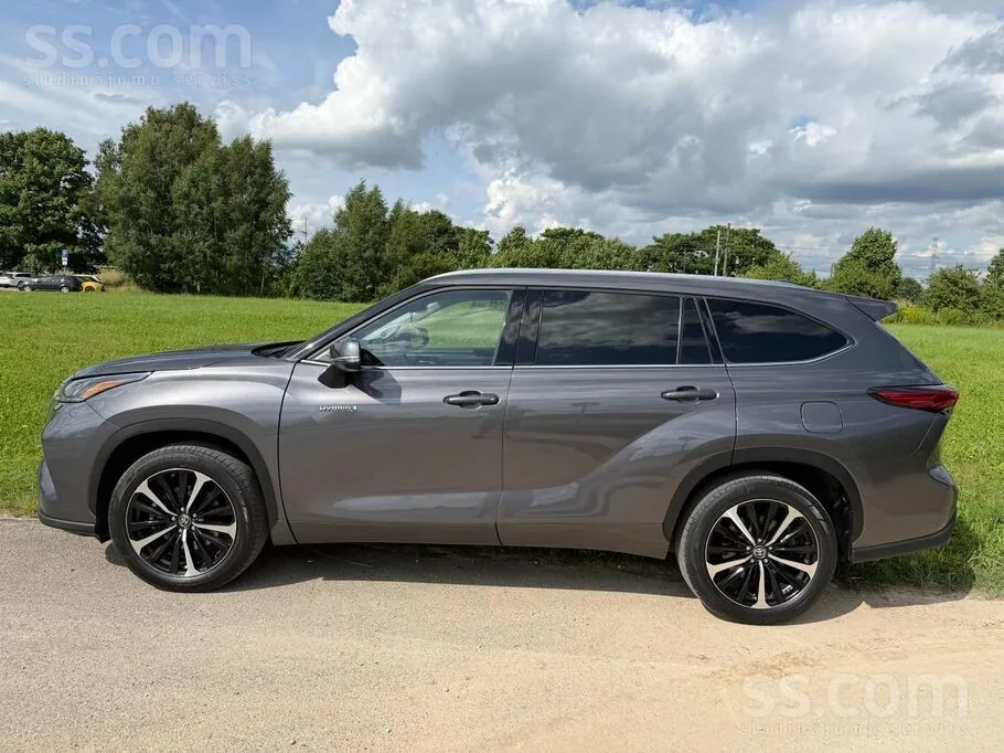 Toyota Highlander 2021 photo 2