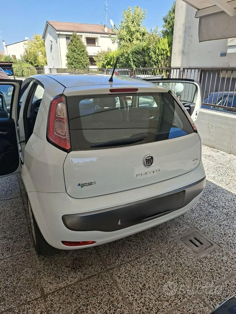 Fiat Grande Punto 2009 photo 4