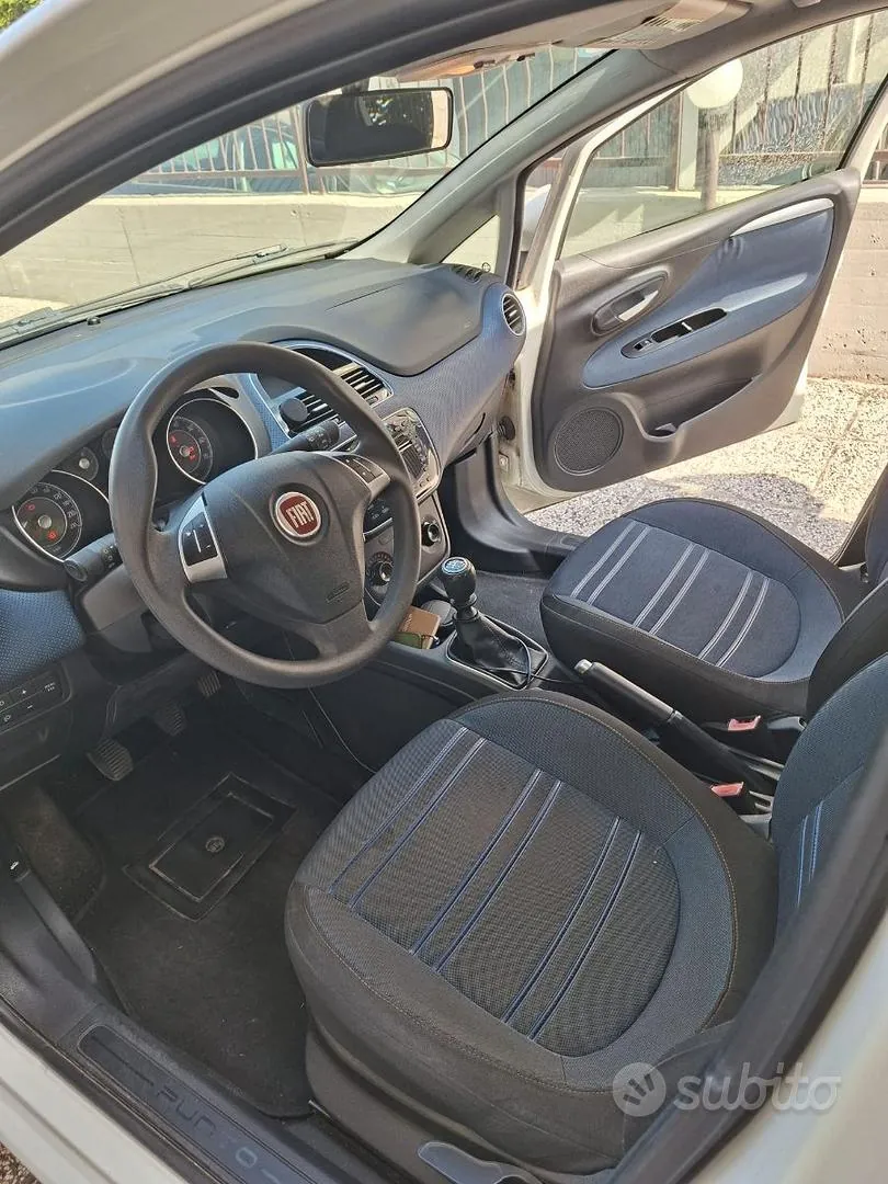 Fiat Grande Punto 2009 photo 3