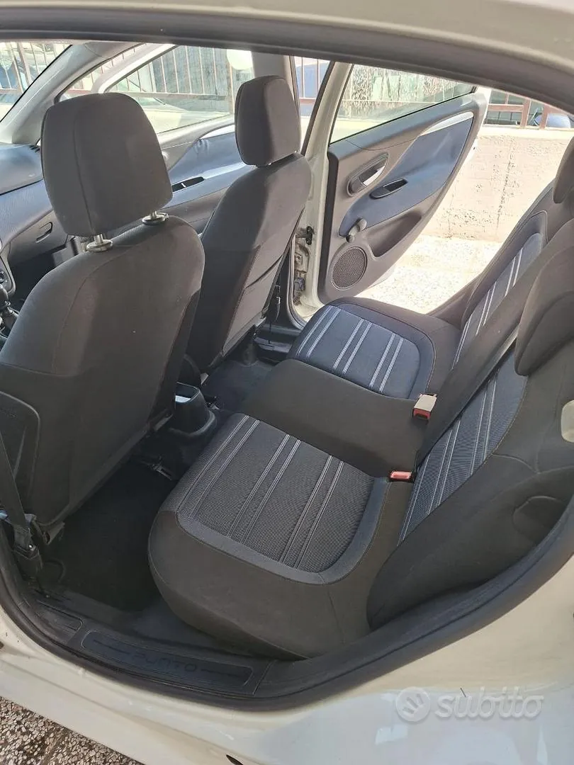Fiat Grande Punto 2009 photo 2