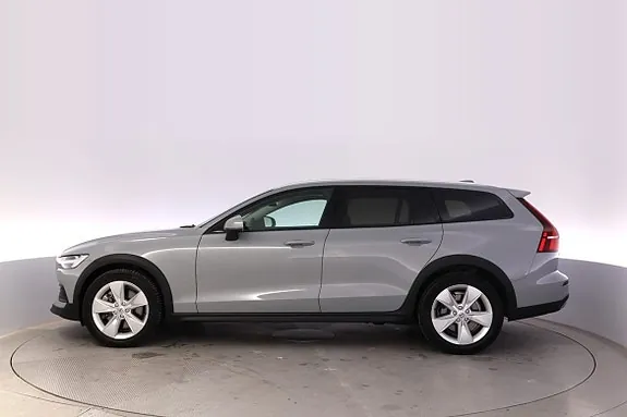 Volvo V60 Cross Country 2024 photo 2