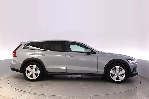 Volvo V60 Cross Country 2024 photo 5
