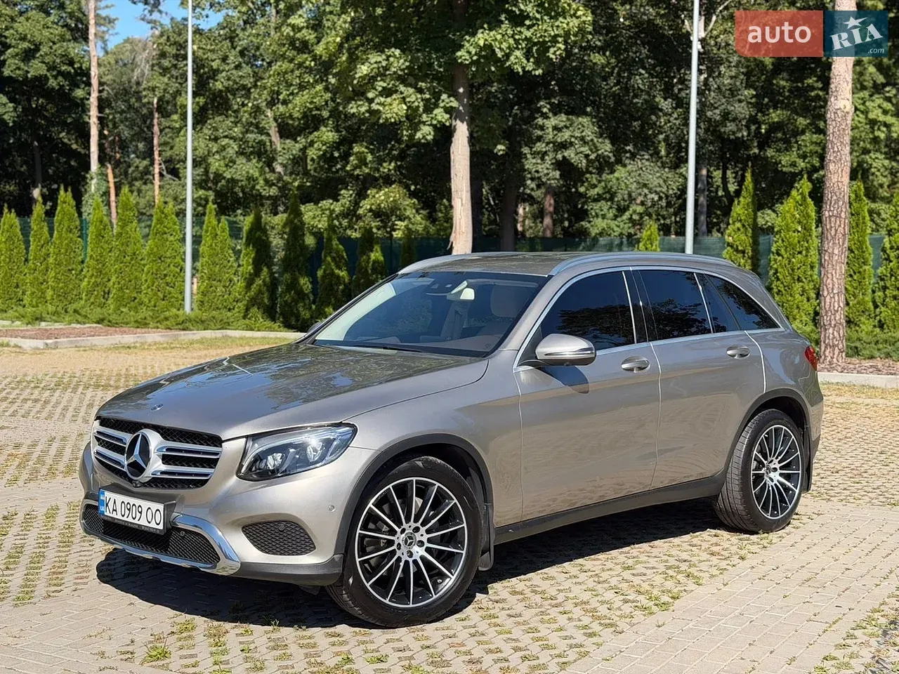 Mercedes-Benz Glc-Class 2019 photo 2