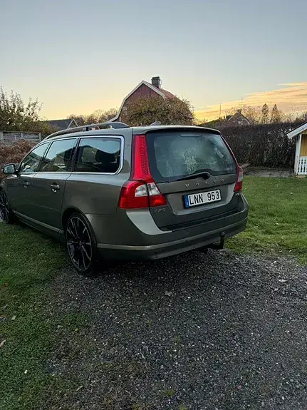 Volvo V70 2011 photo 2