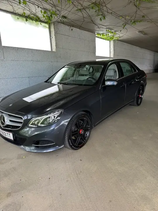 Mercedes-Benz E-Class 2013 photo 2