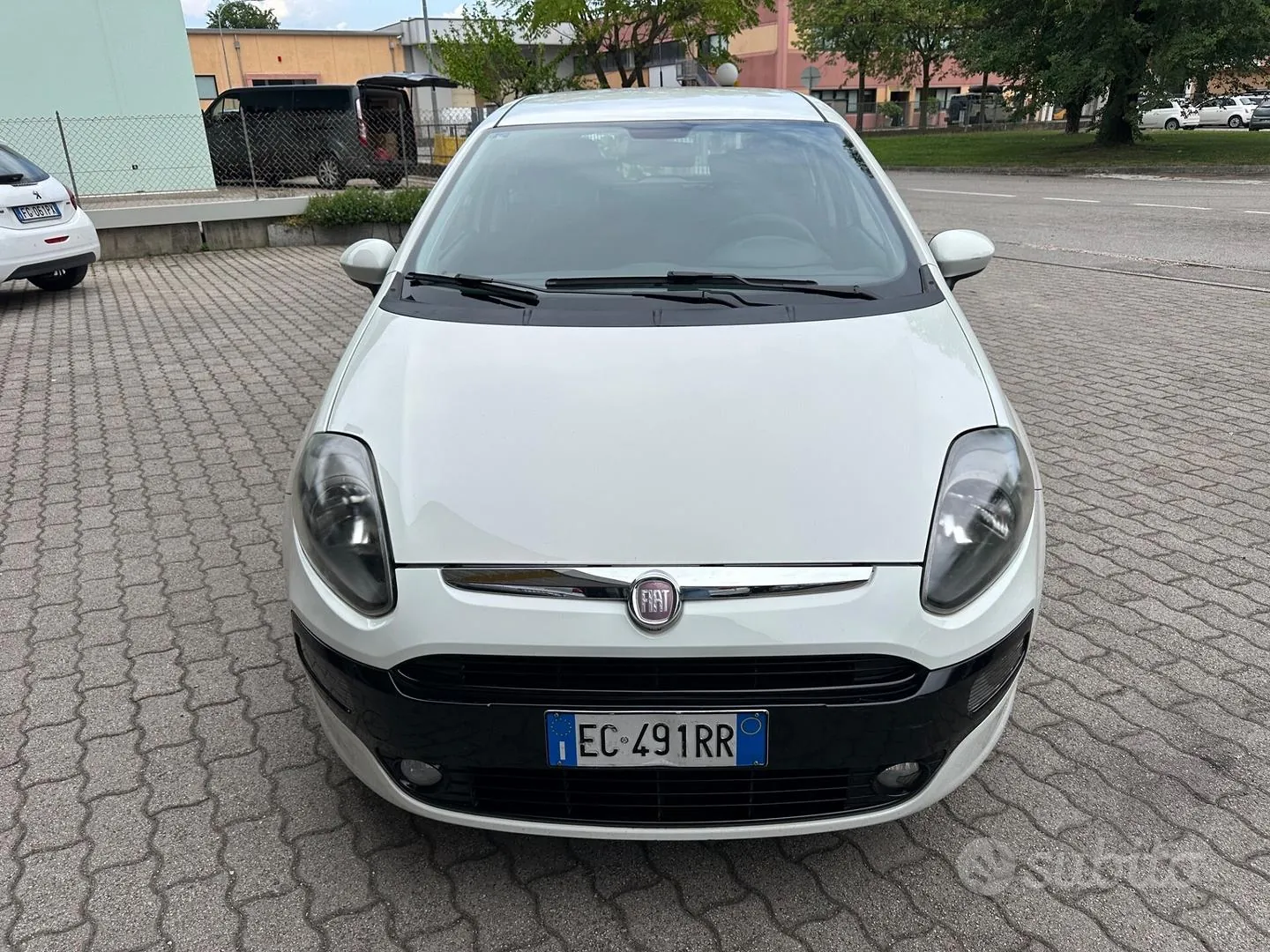 Fiat Punto Evo 2011 photo 2