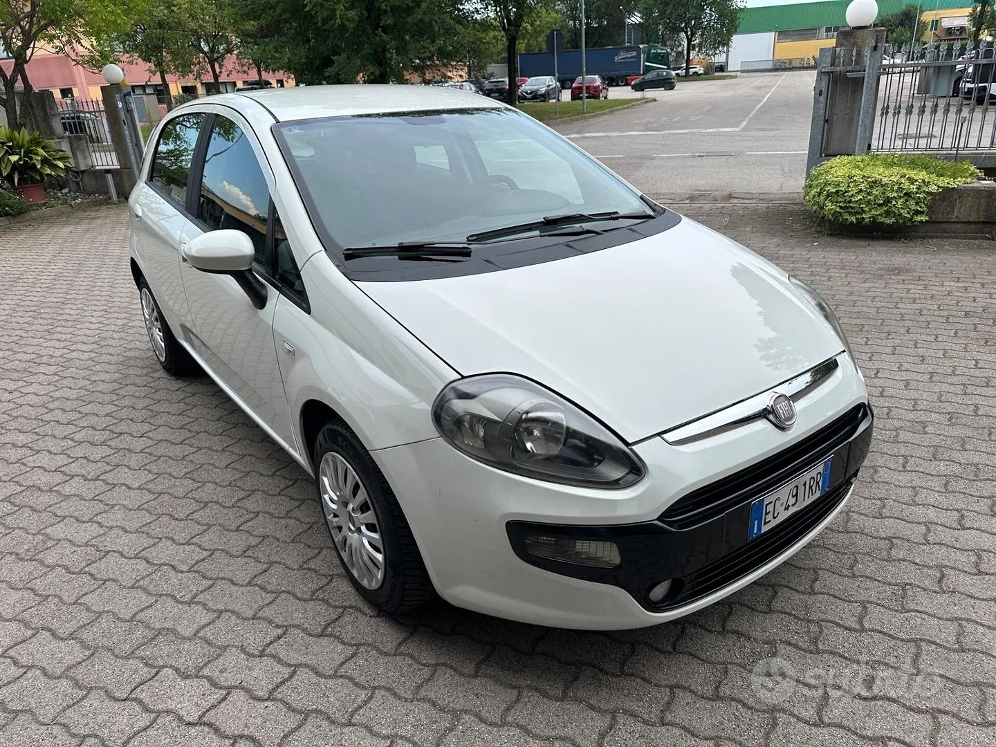 Fiat Punto Evo 2011 photo 3