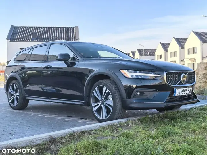 Volvo V60 2024 photo 2