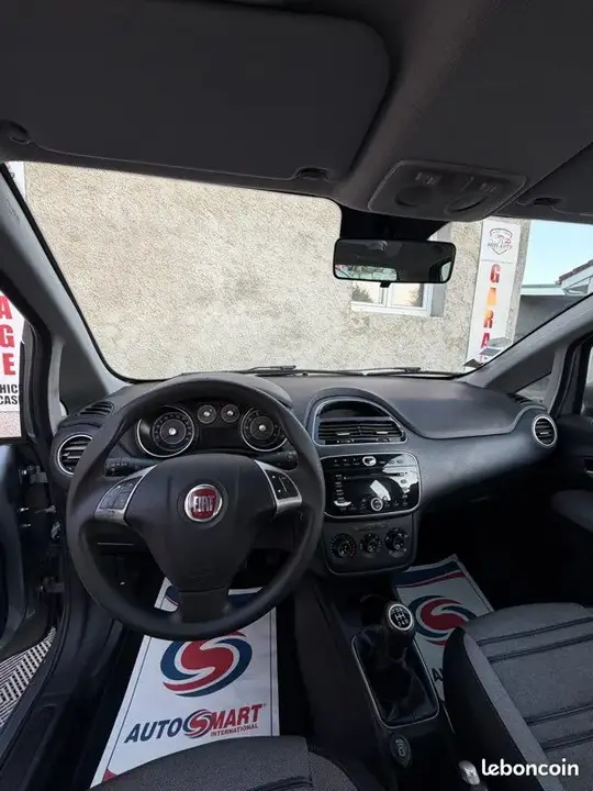 Fiat Grande Punto 2011 photo 3