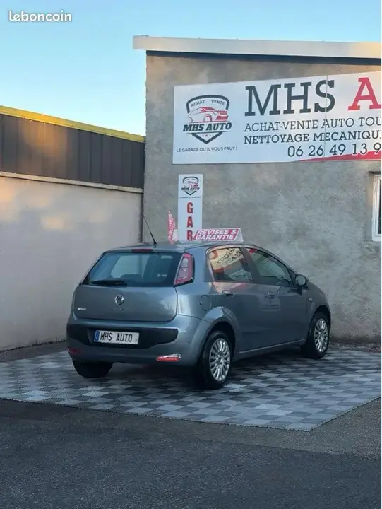 Fiat Grande Punto 2011 photo 2
