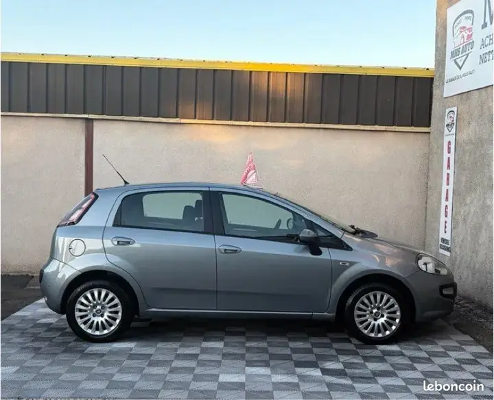 Fiat Grande Punto 2011 photo 5