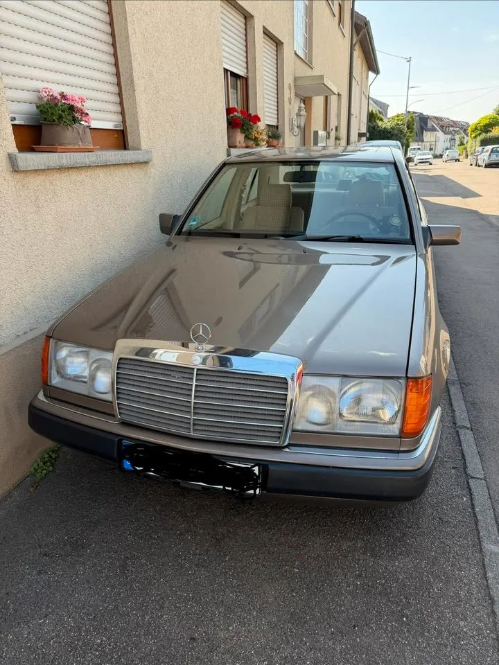 Mercedes-Benz W124