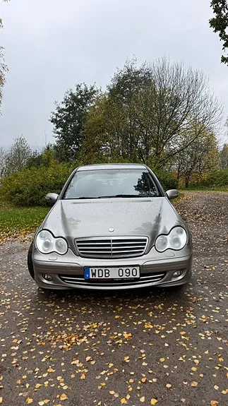 Mercedes-Benz C180 2005 photo 2