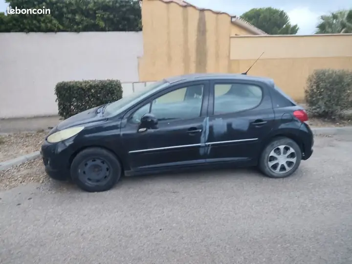 Peugeot 207 2010 photo 3
