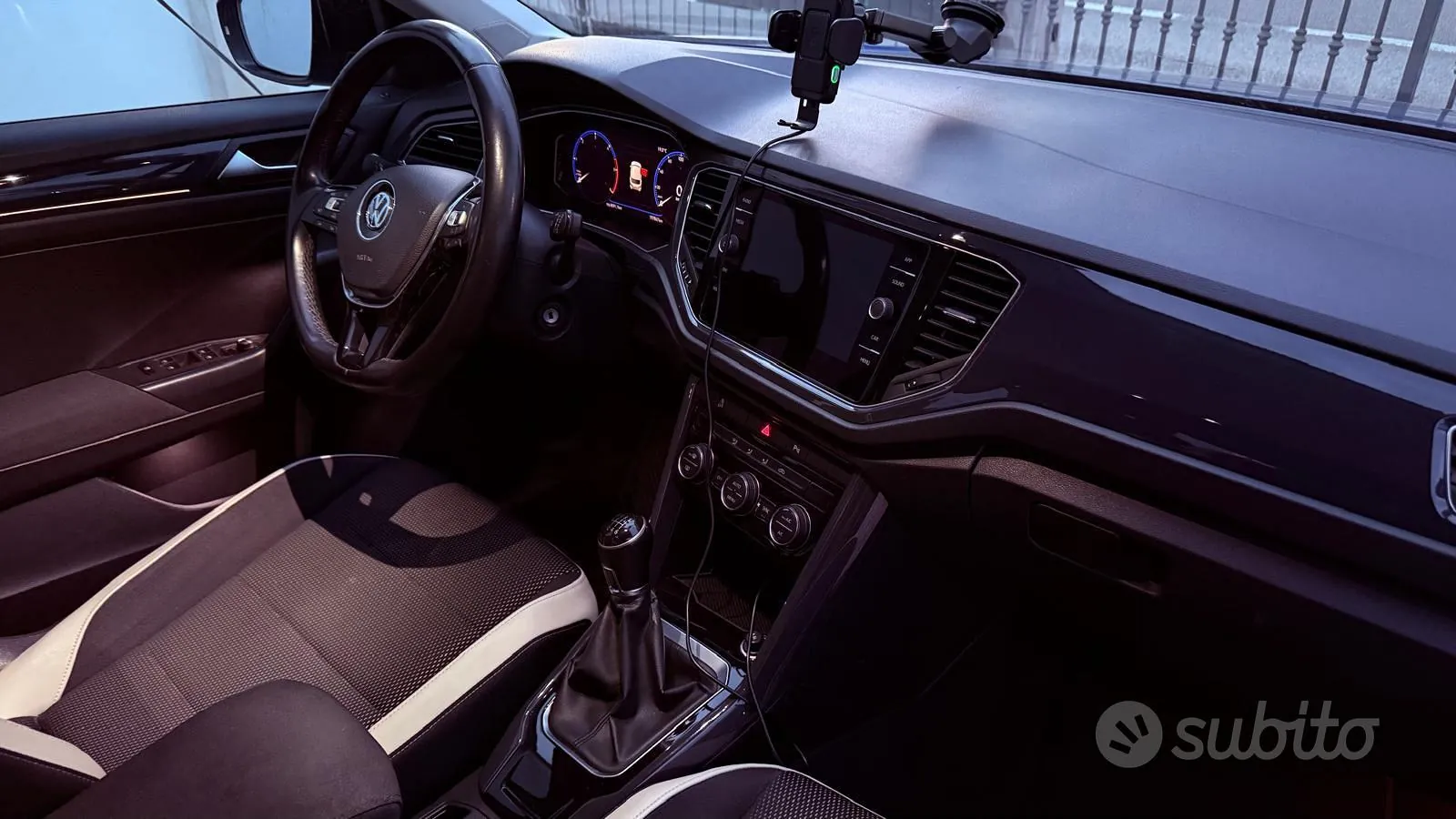 Volkswagen T-Roc 2018 photo 2