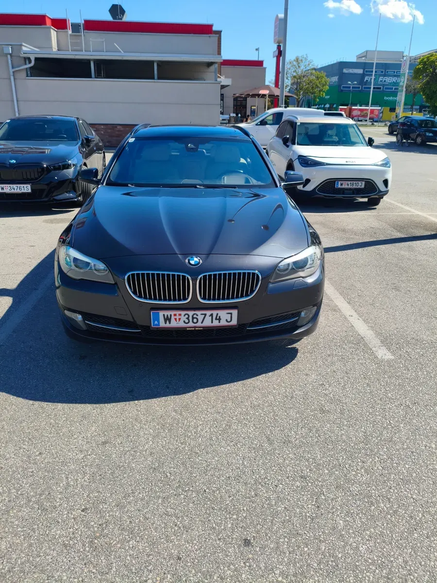 BMW 5 Series 2012 photo 2