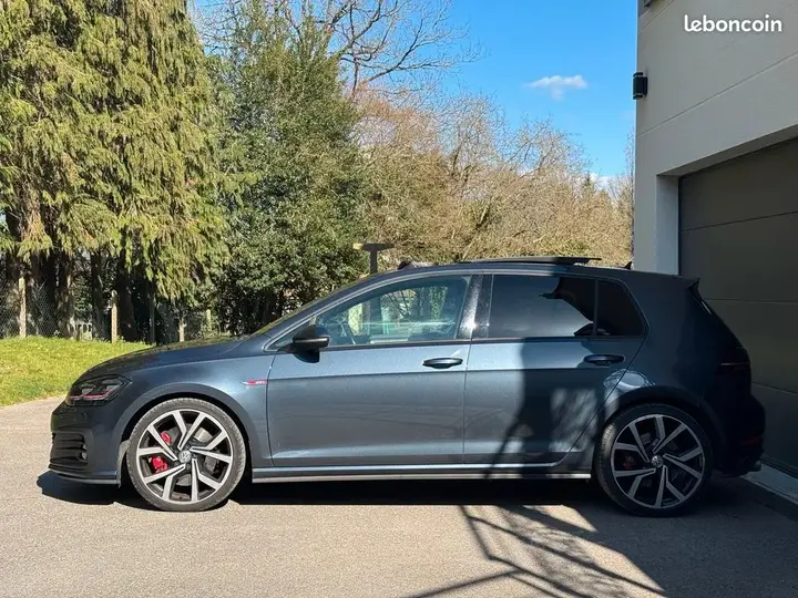 Volkswagen Golf 2019 photo 2