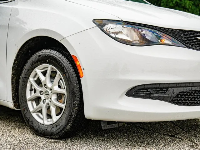 Chrysler Grand Caravan 2024 photo 3