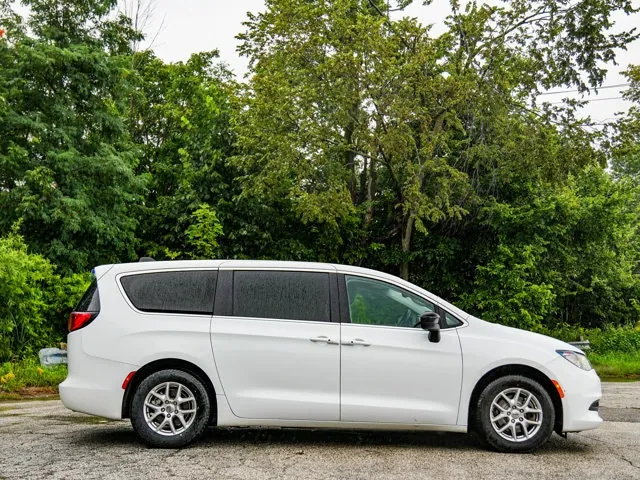 Chrysler Grand Caravan 2024 photo 5