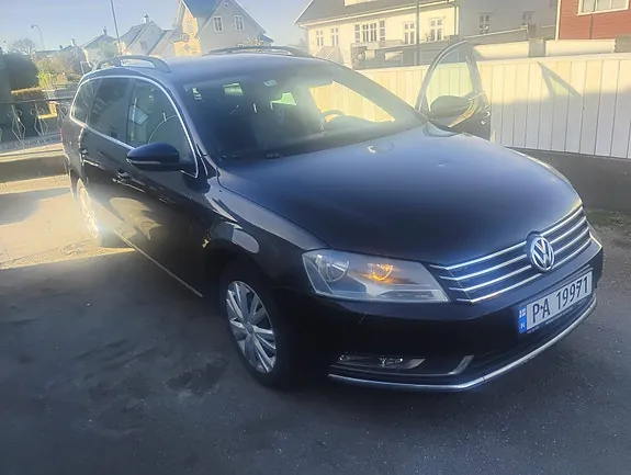 Volkswagen Passat 2012 photo 2