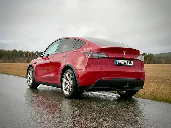 Tesla Model Y 2022 photo 2