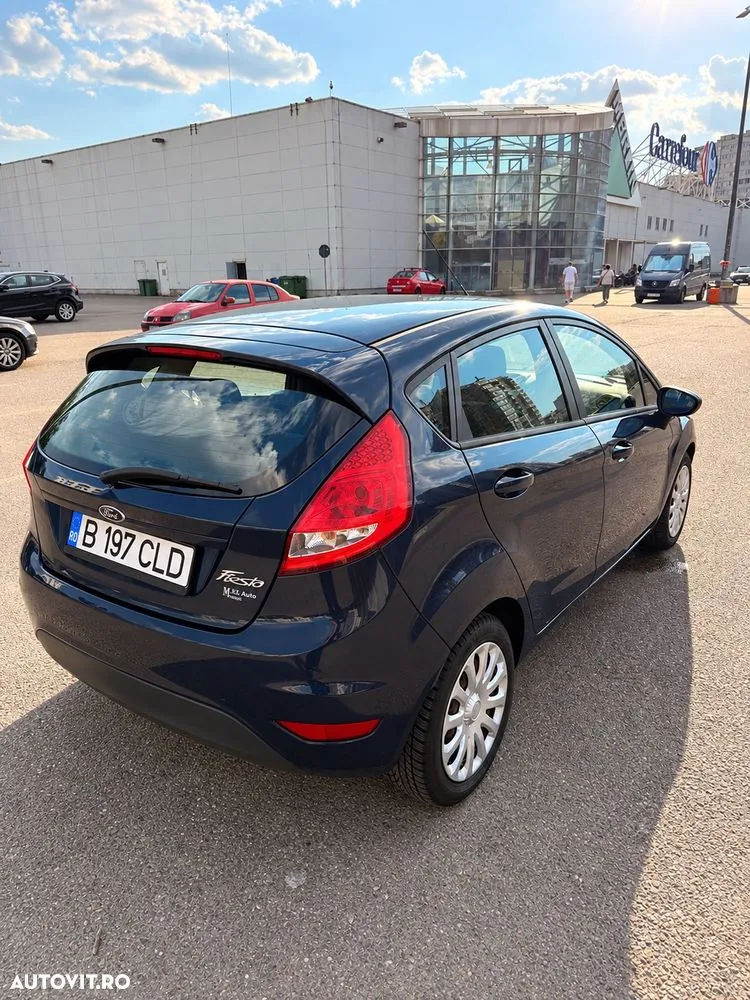 Ford Fiesta 2011 photo 2