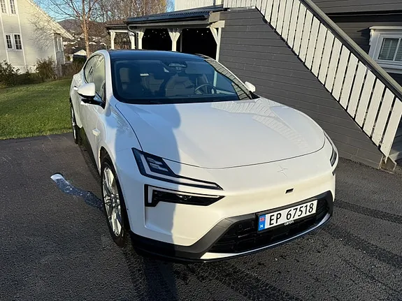 Polestar 4 2025 photo 2