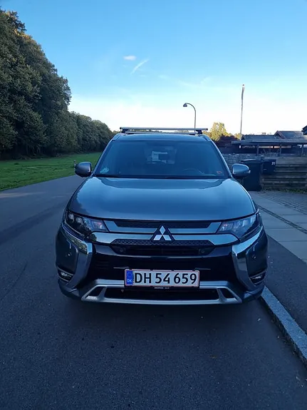 Mitsubishi Outlander 2021 photo 2
