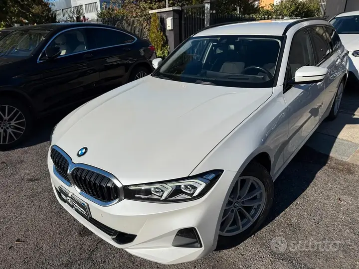 BMW 318 2022 photo 3