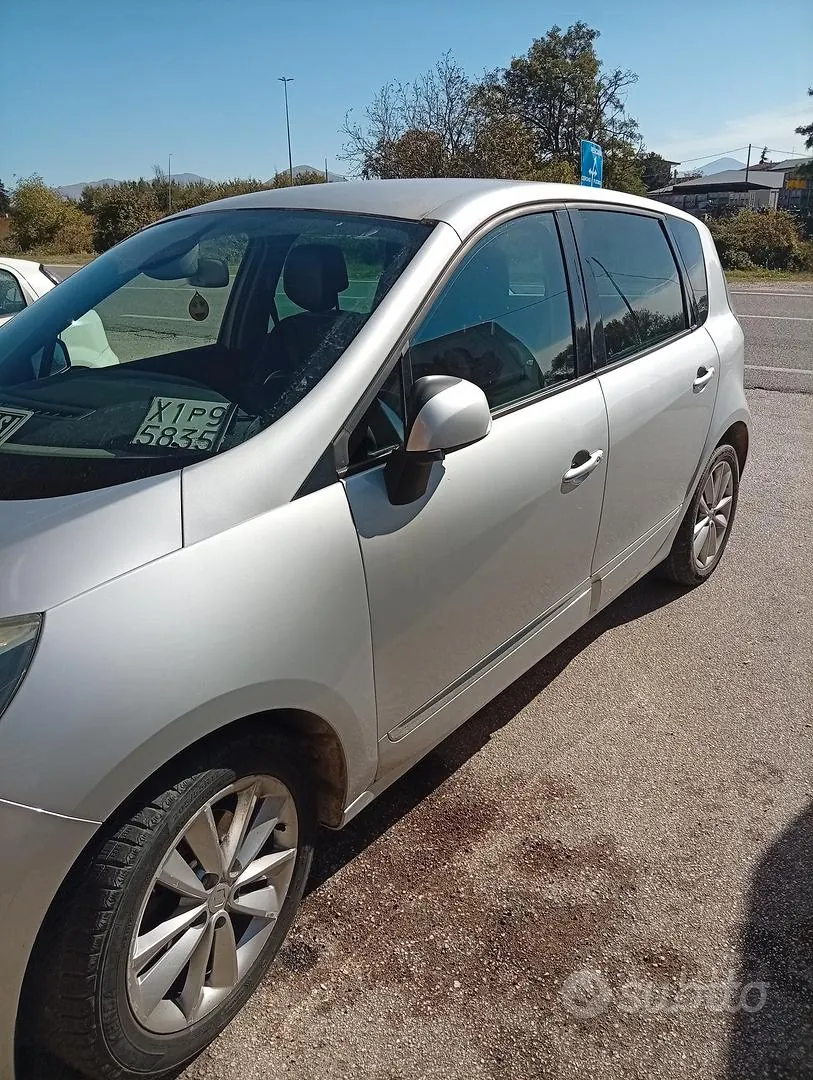 Renault Scenic 2012 photo 2