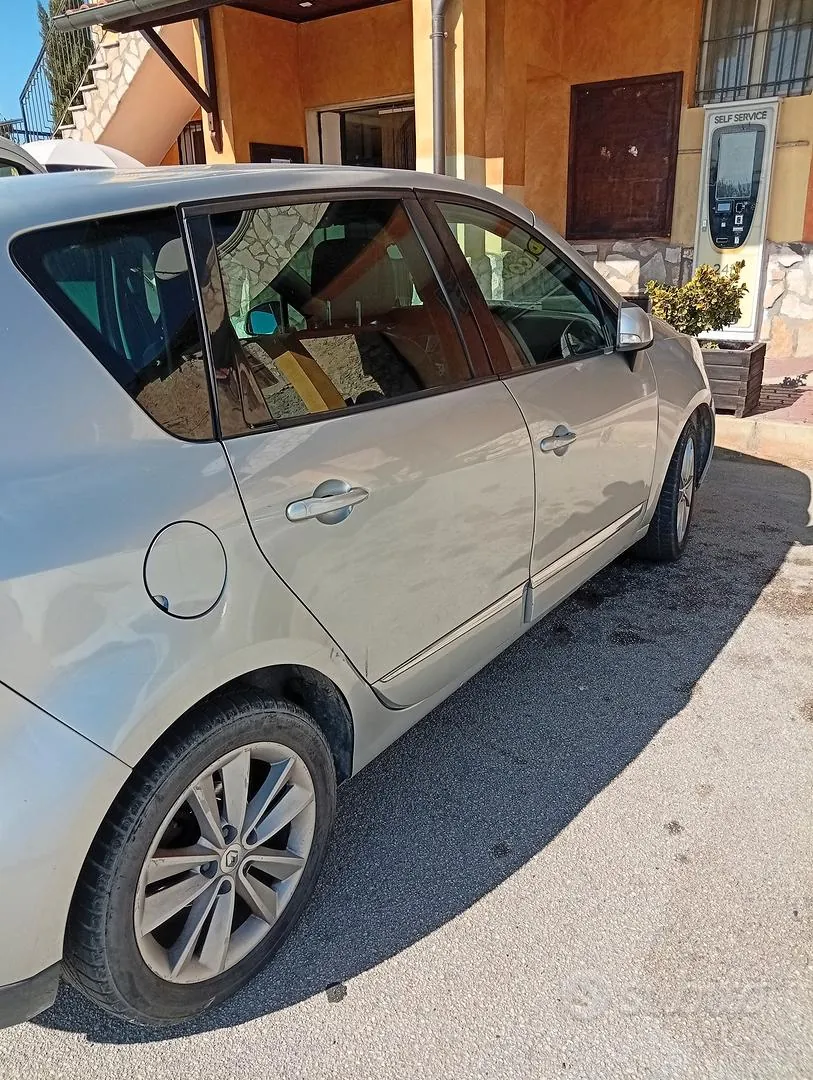 Renault Scenic 2012 photo 3