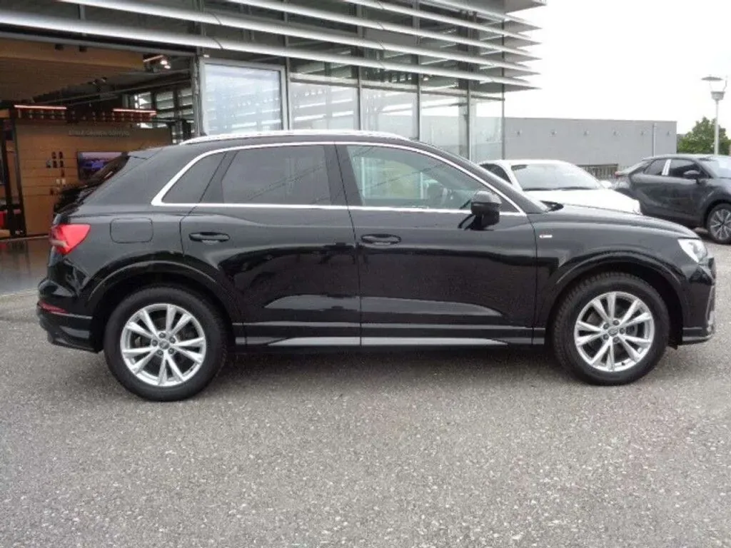 Audi Q3 2019 photo 2