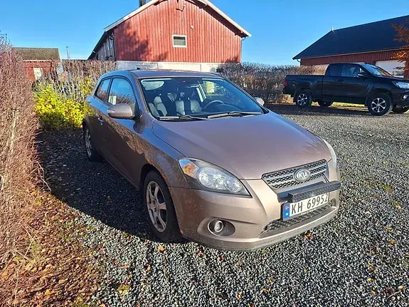 Kia Ceed 2010 photo 2