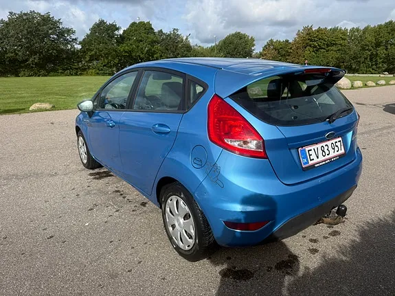 Ford Fiesta 2011 photo 2