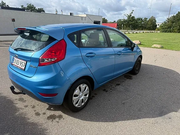 Ford Fiesta 2011 photo 4