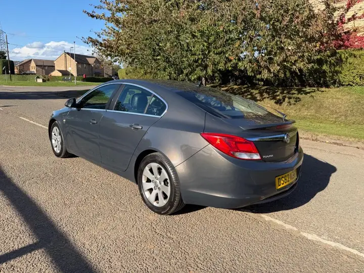 Vauxhall Insignia 2013 photo 2
