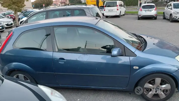 Ford Fiesta 2005 photo 4