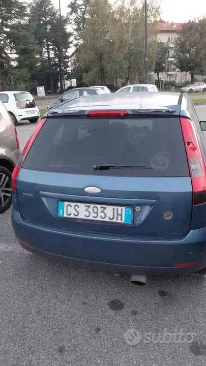 Ford Fiesta 2005 photo 2