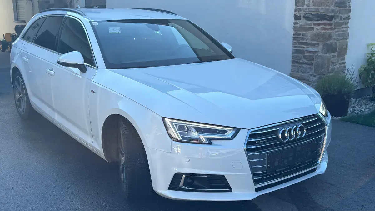 Audi A4 2017 photo 2