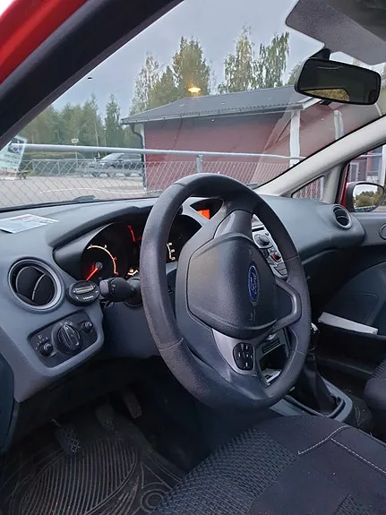 Ford Fiesta 2011 photo 4